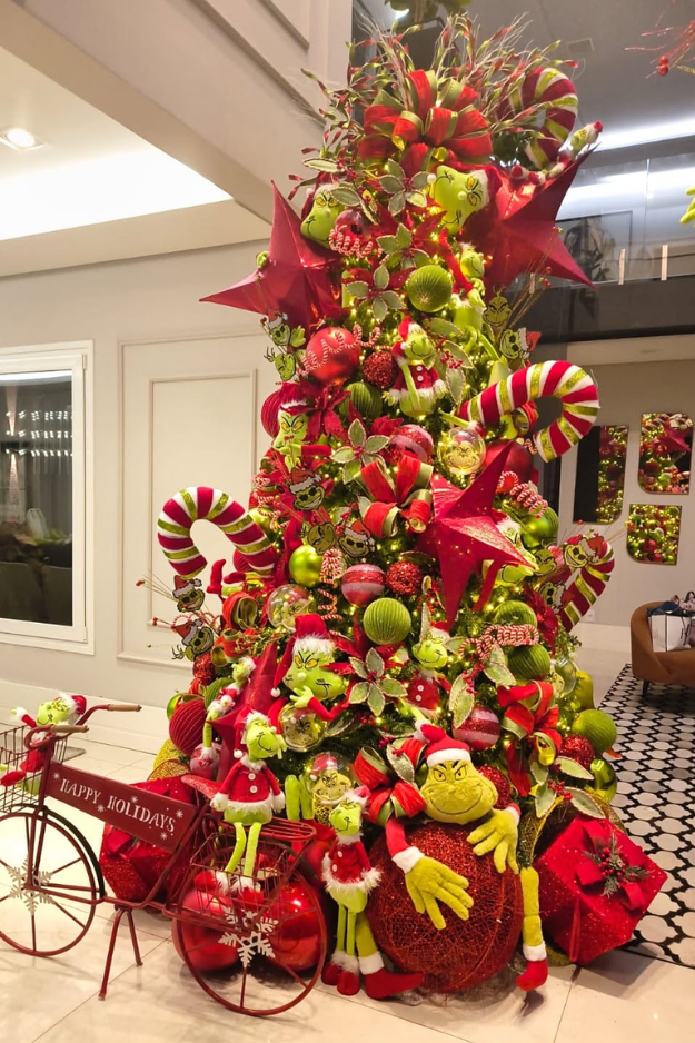 21 Creative Grinch Christmas Trees for a Whoville-Inspired Holiday Home