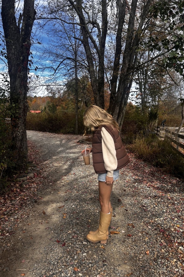 23 Thanksgiving Outfits That Look Chic Enough for Photos but Cozy Enough for Seconds