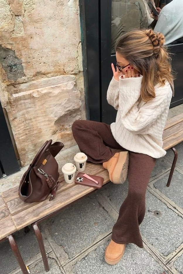 23 Thanksgiving Outfits That Look Chic Enough for Photos but Cozy Enough for Seconds