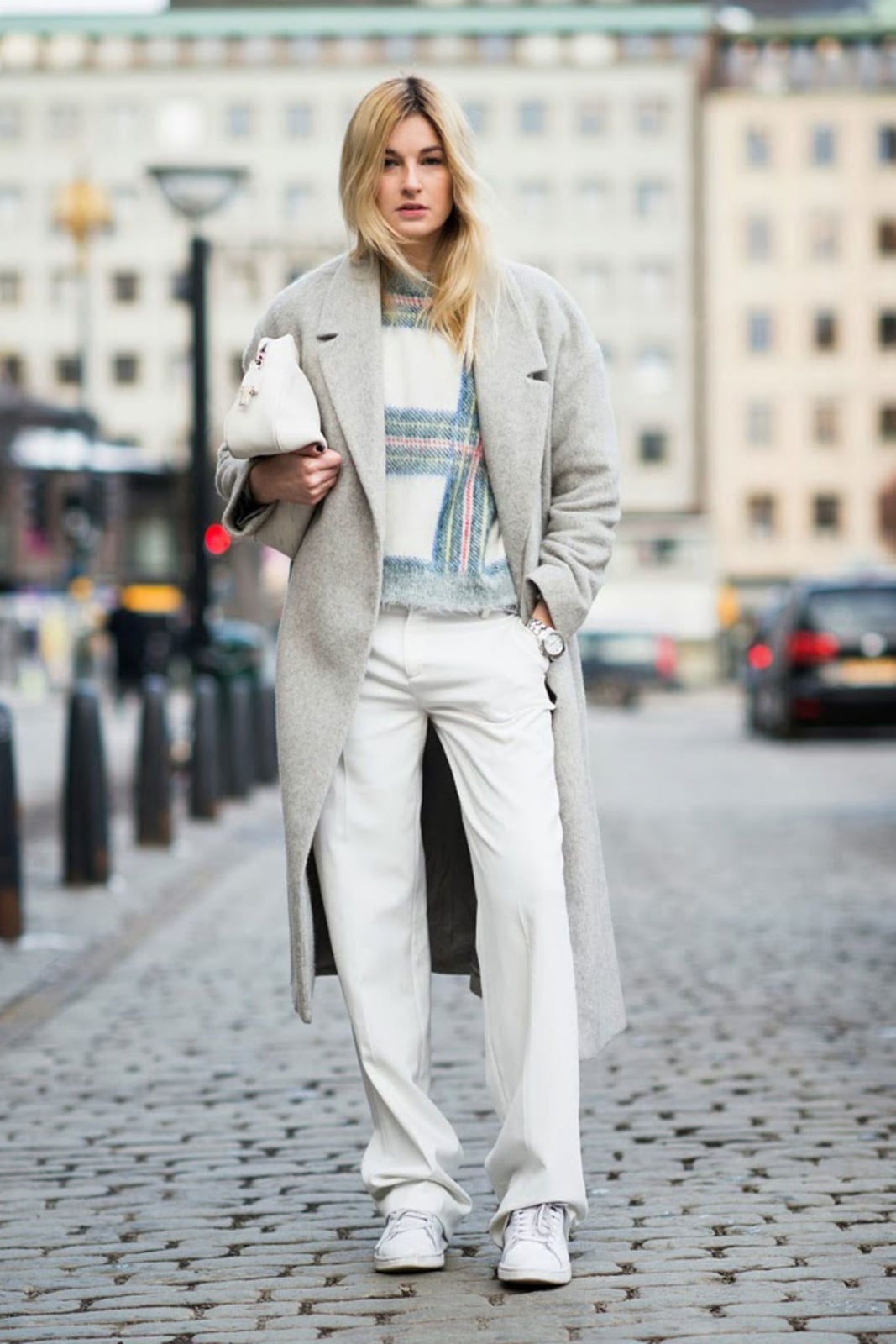 Long gray coat over colorful knit and white trousers Long gray coat over colorful knit and white trousers — Cozy Winter Outfits