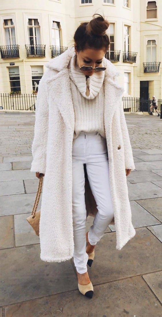 Long white teddy coat with cream turtleneck Long white teddy coat with cream turtleneck — Cozy Winter Outfits
