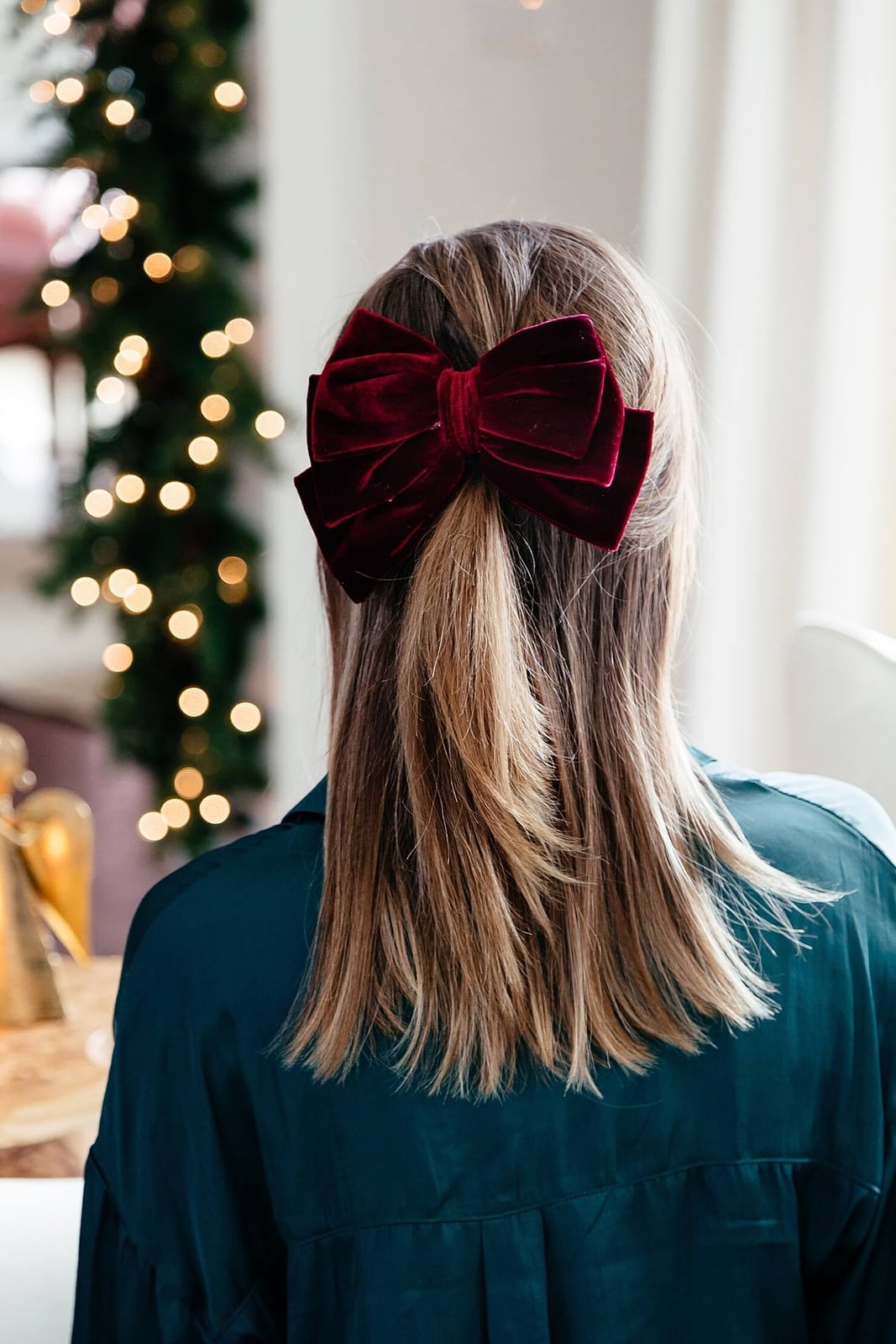 Half-Up Ponytail With Large Dark Red Bow Half-Up Ponytail With Large Dark Red Bow — Holiday Hairstyles