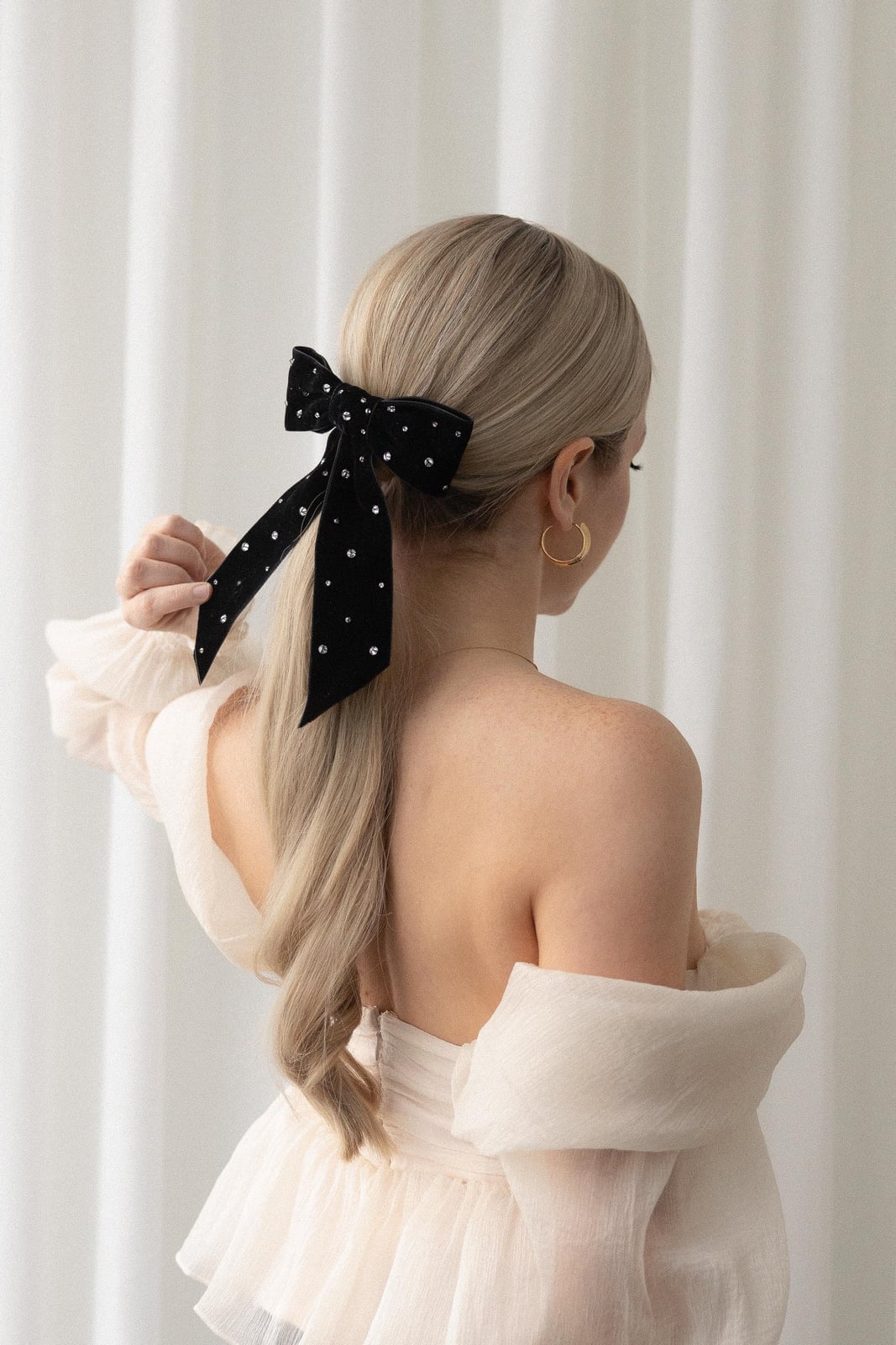 Sleek Low Ponytail With Embellished Bow Sleek Low Ponytail With Embellished Bow — Holiday Hairstyles