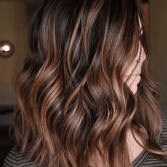 Collarbone Layers With Copper & Caramel, Wavy — Highlight Ideas on Brown Hair