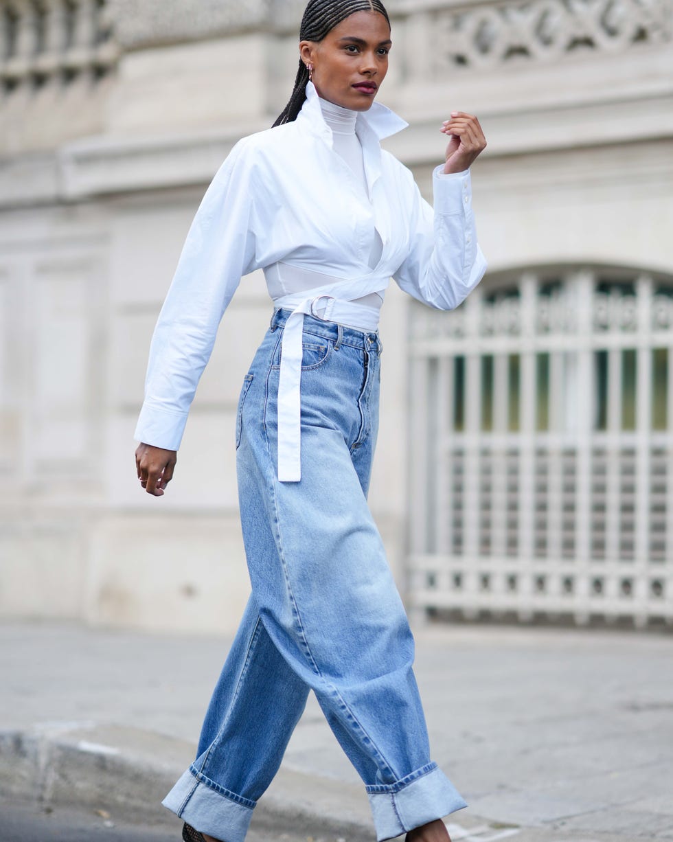 Wrapped Oversized Shirt with Turtleneck and Wide Leg Jeans Wrapped Oversized Shirt with Turtleneck and Wide Leg Jeans — Trendy Outfits