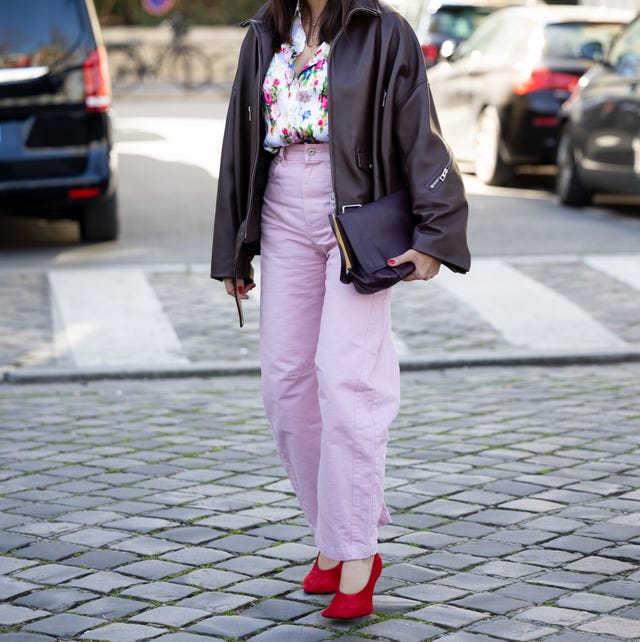 Oversized Leather Jacket with Pink Wide Leg Trousers and Clutch Bag Oversized Leather Jacket with Pink Wide Leg Trousers and Clutch Bag — Trendy Outfits