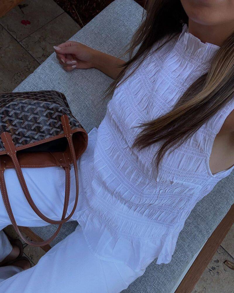 White Wide-Leg Trousers with a Smocked Top, Sandals White Wide-Leg Trousers with a Smocked Top, Sandals — Aesthetic White Pants Outfits