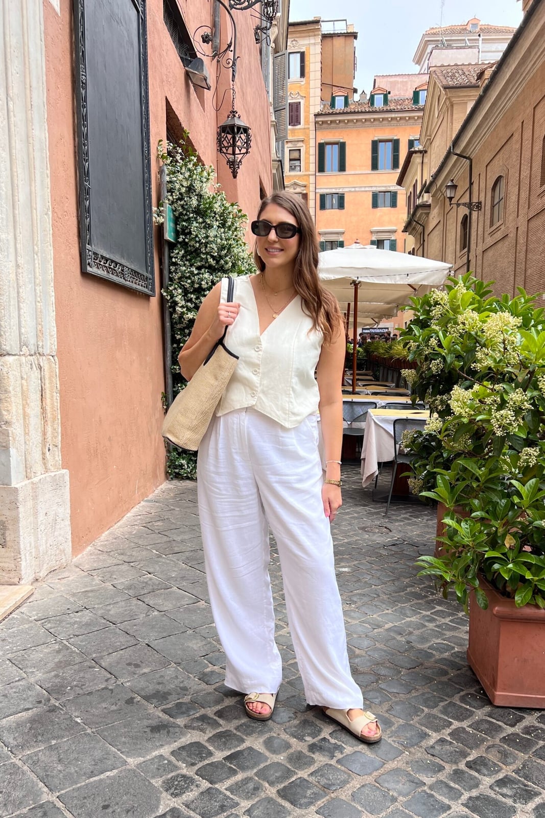 Linen Vest and Trousers for a Casual Vacation Day — Italy Outfits