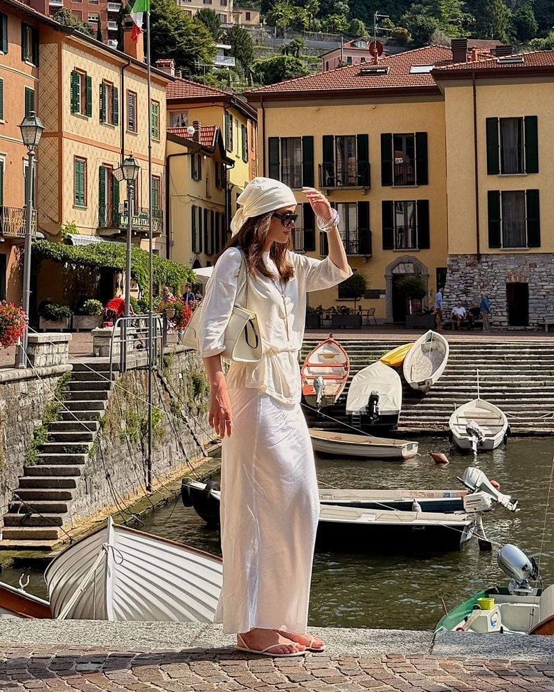 Beige Blazer Over Pleated Midi Dress for Smart Casual Travel — Italy Outfits