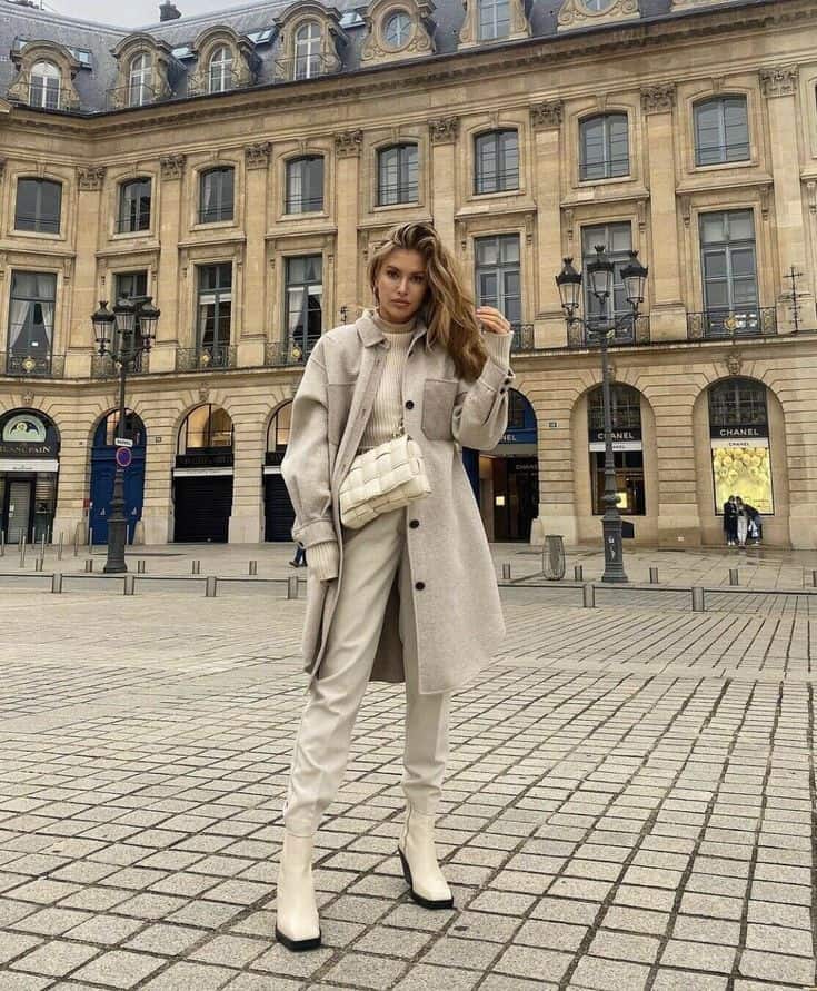 Oversized Shirt Jacket with Turtleneck and Trousers for City — Italy Outfits