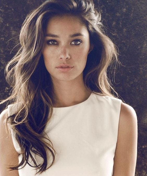 Loose Mid-Back Waves With Subtle Highlights — Trendy Waves Hair