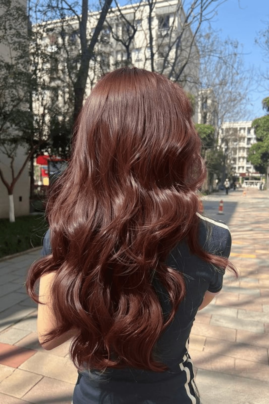 Uniform Dark Auburn Mid-Back Length, Wavy Uniform Dark Auburn Mid-Back Length, Wavy — Auburn Hair Color
