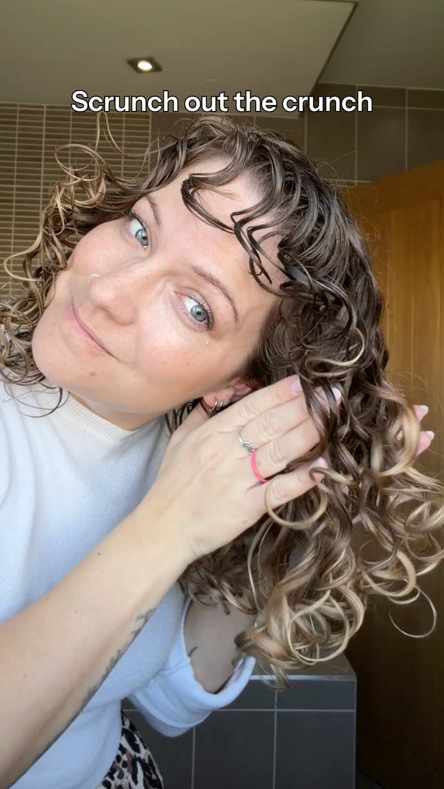 Collarbone Curls With Blonde Highlights and Scrunching — Easy Curly Hair Routine