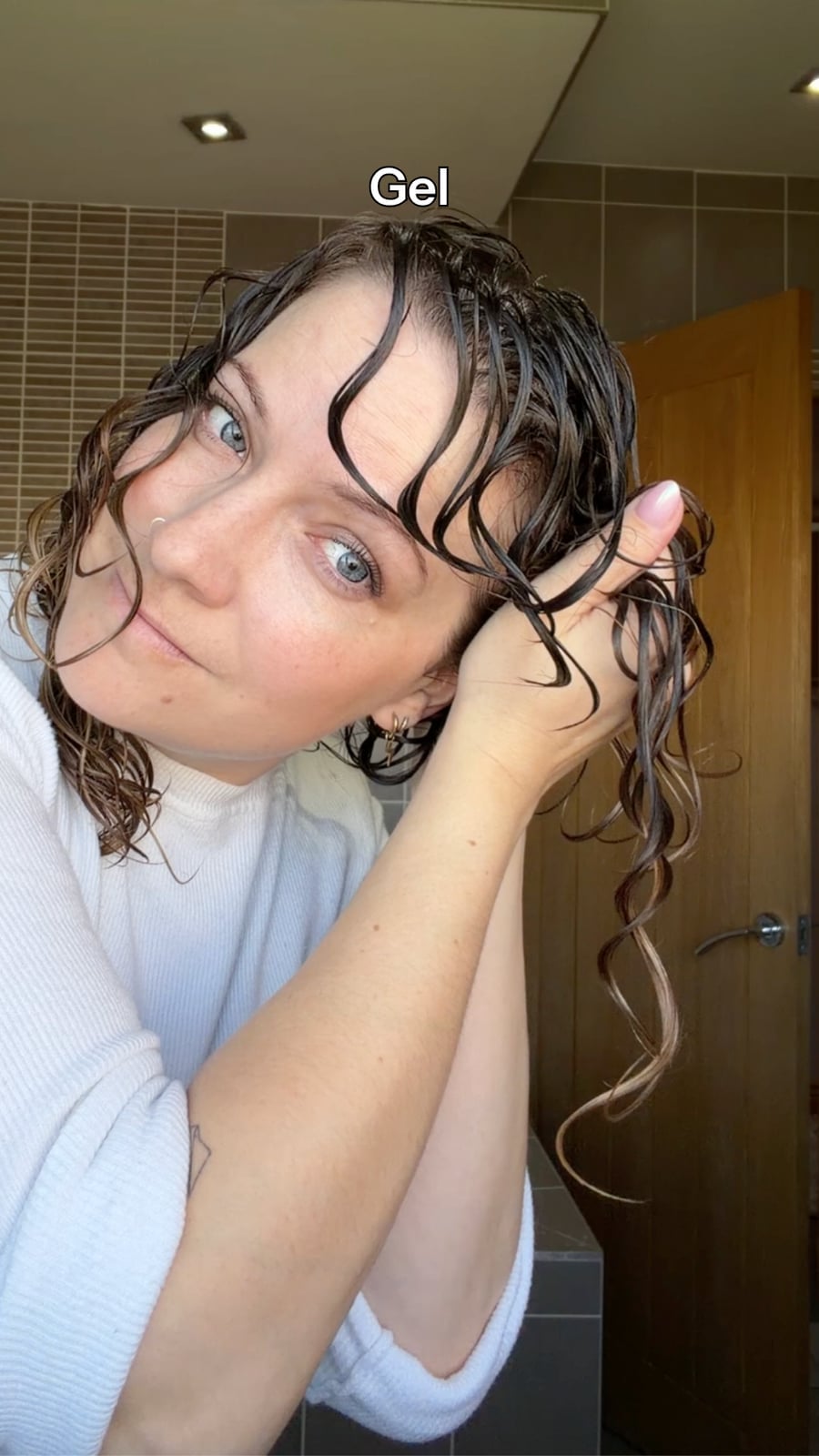 Collarbone Curly Hair Gel Application For Definition — Easy Curly Hair Routine