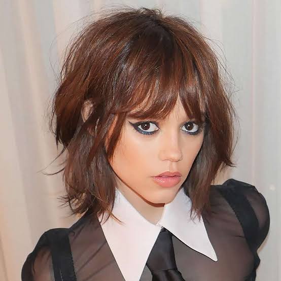 Chin Length Shag With Blunt Bangs Chin Length Shag With Blunt Bangs — Trendy Short Shag