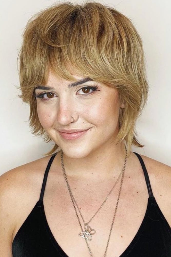 Honey Blonde Shag With Blunt Fringe Honey Blonde Shag With Blunt Fringe — Trendy Short Shag
