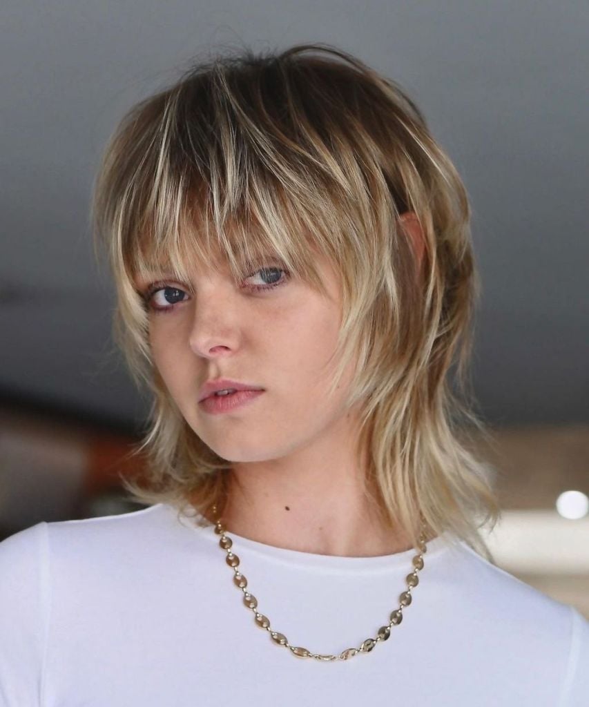 Blonde Shag With Blunt Fringe And Layers, Collarbone Blonde Shag With Blunt Fringe And Layers, Collarbone — Trendy Short Shag