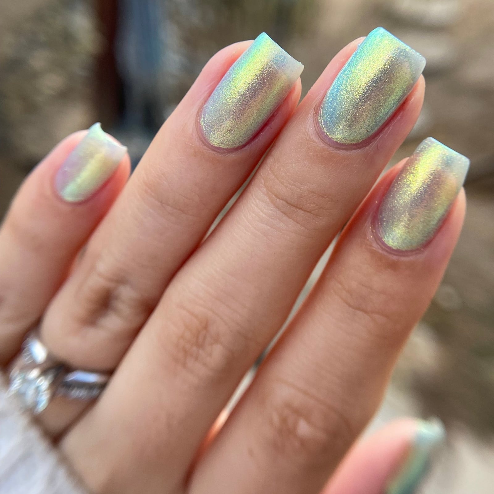 Medium Oval Light Pink Golden Shimmer Glossy Nails — Iridescent Nails