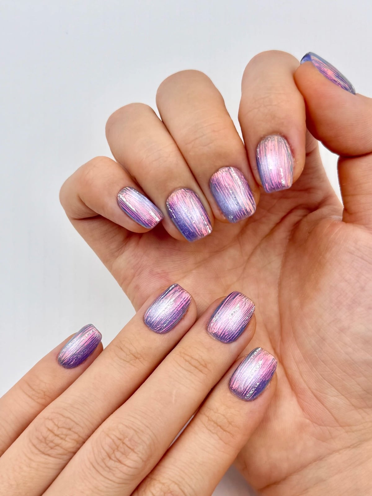 Short Almond Purple Pink Blue Cat-Eye Chrome Nails With Full Cover — Iridescent Nails