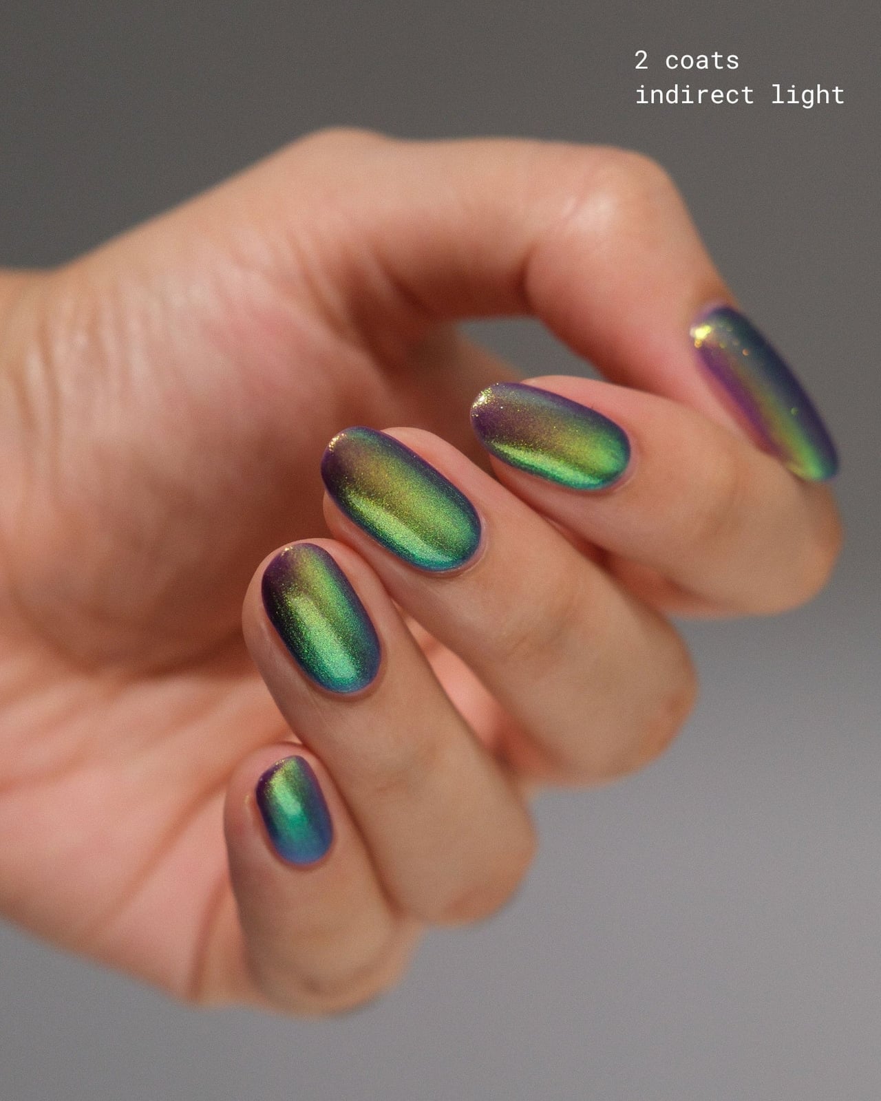 Short Oval Deep Green Purple Gold Cat-Eye Shimmer Nails — Iridescent Nails
