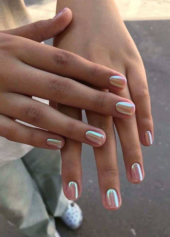 Short Oval Pink White Blue Green Chrome Glazed Nails — Iridescent Nails