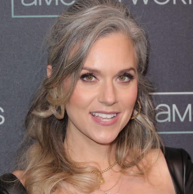 Shoulder Length Natural Gray With Highlights, Close-Up Take — Trendy Grey Highlights