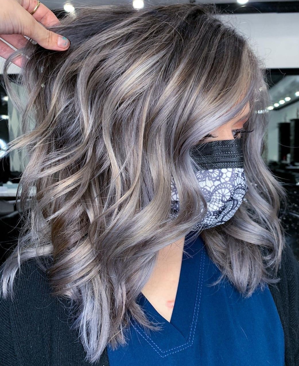 Mid-Back Ash Gray Blonde Highlights Blend — Trendy Grey Highlights