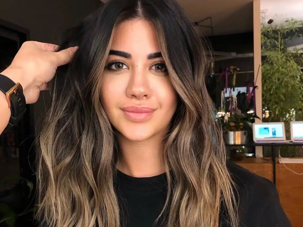 Collarbone Waves With Warm Balayage — Light Brown Balayage Ideas