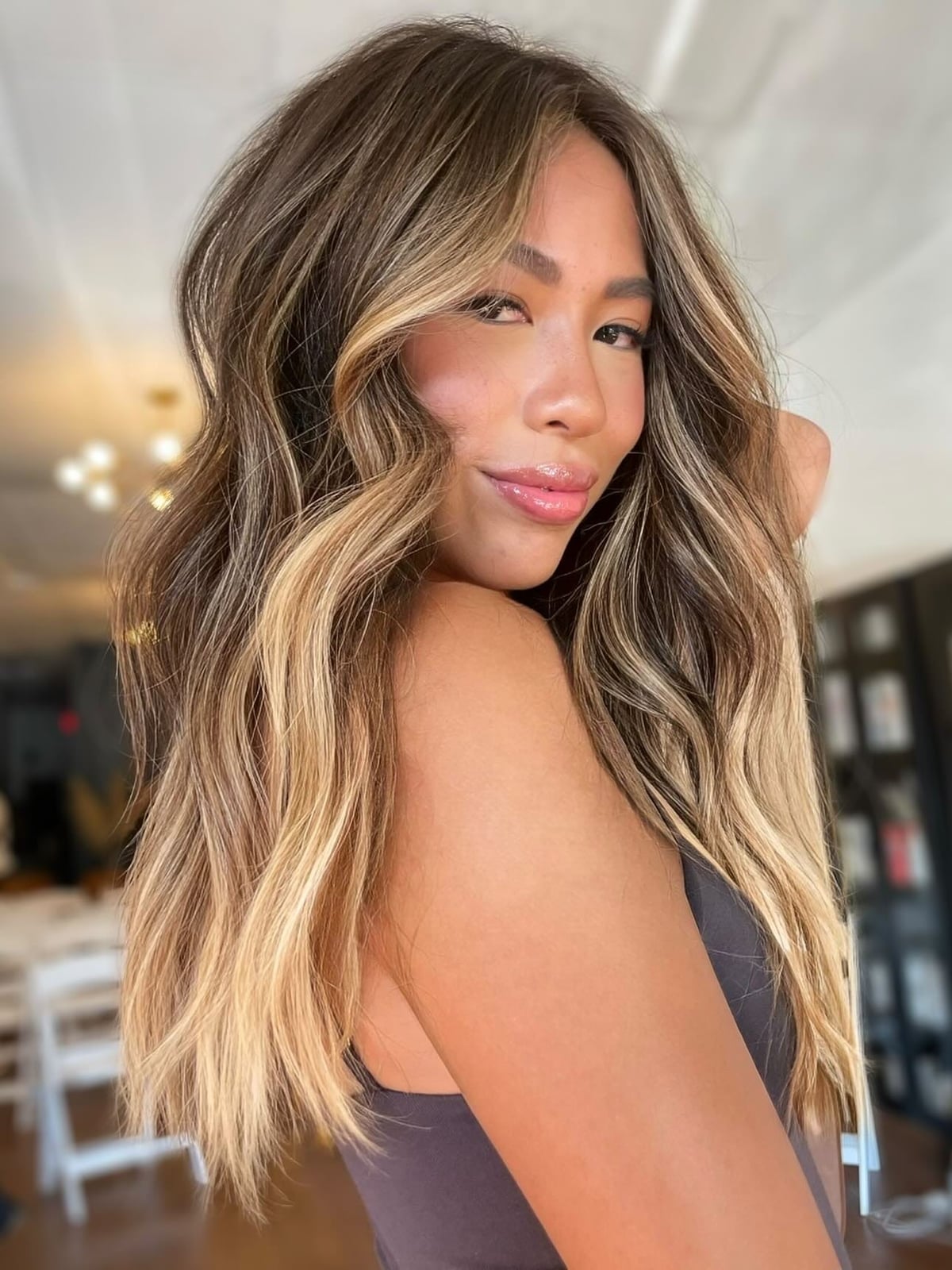 Collarbone Blonde Balayage With Curtain Bangs — Light Brown Balayage Ideas