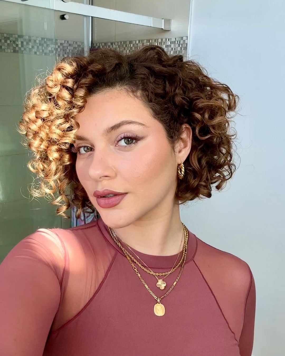 Chin Bob Blowout With Blonde Highlights — Easy 3c Hairstyles